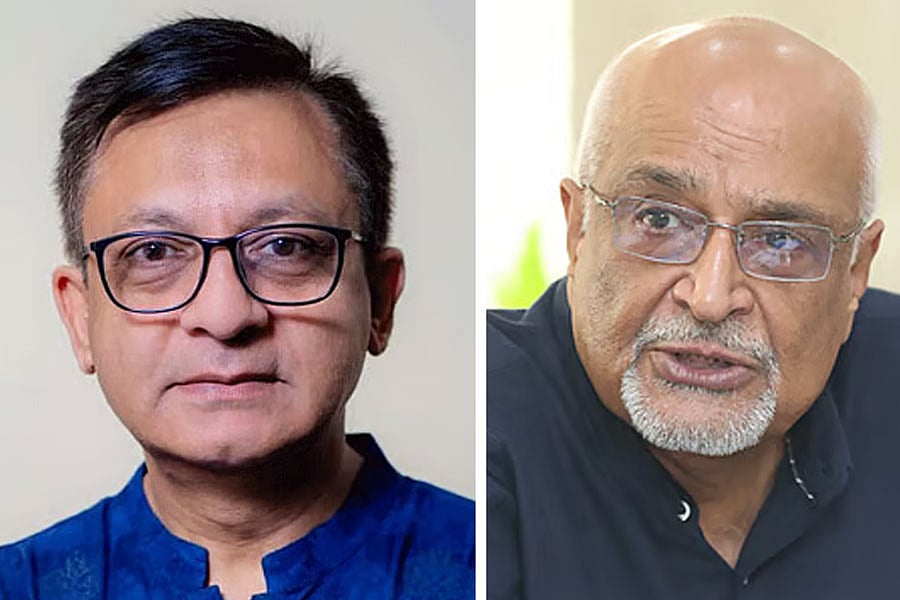 বাণিজ্যমন্ত্রী খন্দকার আব্দুল মুক্তাদীর ও দেবপ্রিয় ভট্টাচার্য