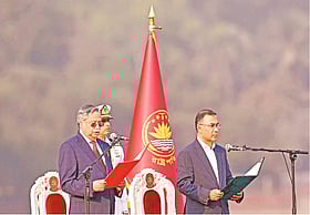 নতুন–পুরোনো মিলিয়ে বড় মন্ত্রিসভা