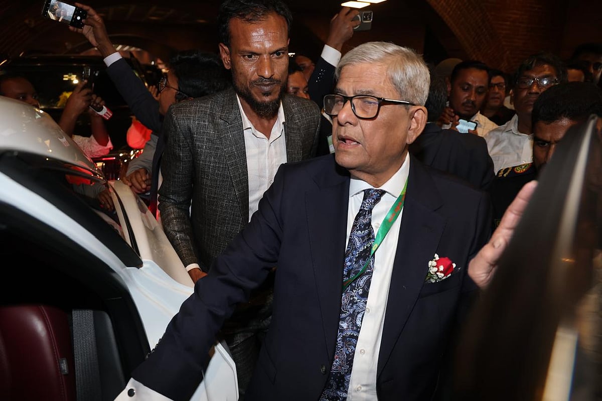 সংসদ সদস্য হিসেবে শপথ নিতে গতকাল মঙ্গলবার সংসদ ভবনে বিএনপির মহাসচিব মির্জা ফখরুল ইসলাম আলমগীর