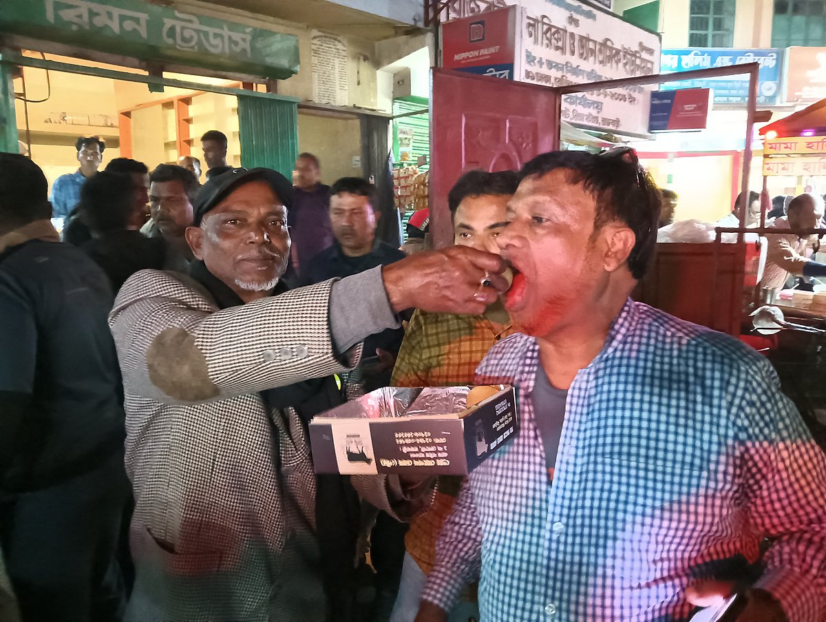 রাজবাড়ী–১ আসনের সংসদ সদস্য আলী নেওয়াজ মাহমুদ খৈয়ামকে সরকারের সংস্কৃতি প্রতিমন্ত্রী করায় জেলা শ্রমিক দলের আনন্দমিছিল শেষে মিষ্টিমুখ করানো হয়। গতকাল রাতে তোলা