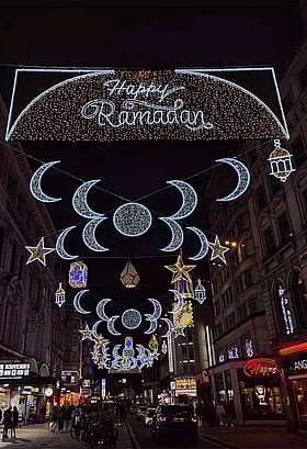 বিশ্বজুড়ে সাড়া জাগিয়েছে লন্ডন ও ফ্রাঙ্কফুর্টের সড়কে রমজানের রোশনাই (ছবি ও ভিডিও)