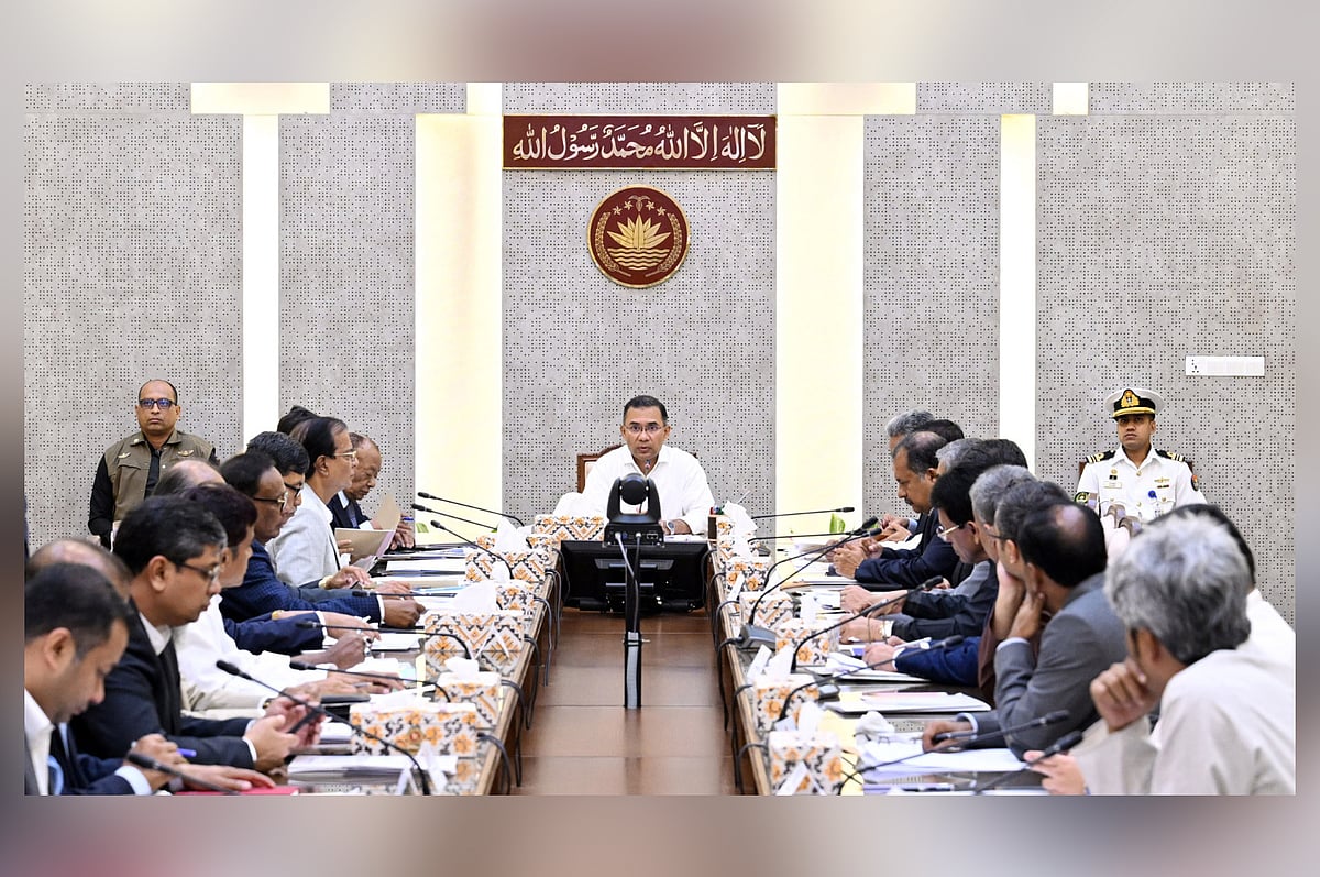 ‘৫ বছরে ২৫ কোটি বৃক্ষরোপণ’ এবং জাতীয় পর্যায়ে নদী-খাল-জলাধার খনন ও পুনঃখনন কর্মসূচিবিষয়ক আন্তমন্ত্রণালয়ের সভায় প্রধানমন্ত্রী তারেক রহমান সভাপতিত্ব করেন। সচিবালয়ে মন্ত্রিপরিষদ বিভাগের সভাকক্ষে। ১৯ ডিসেম্বর