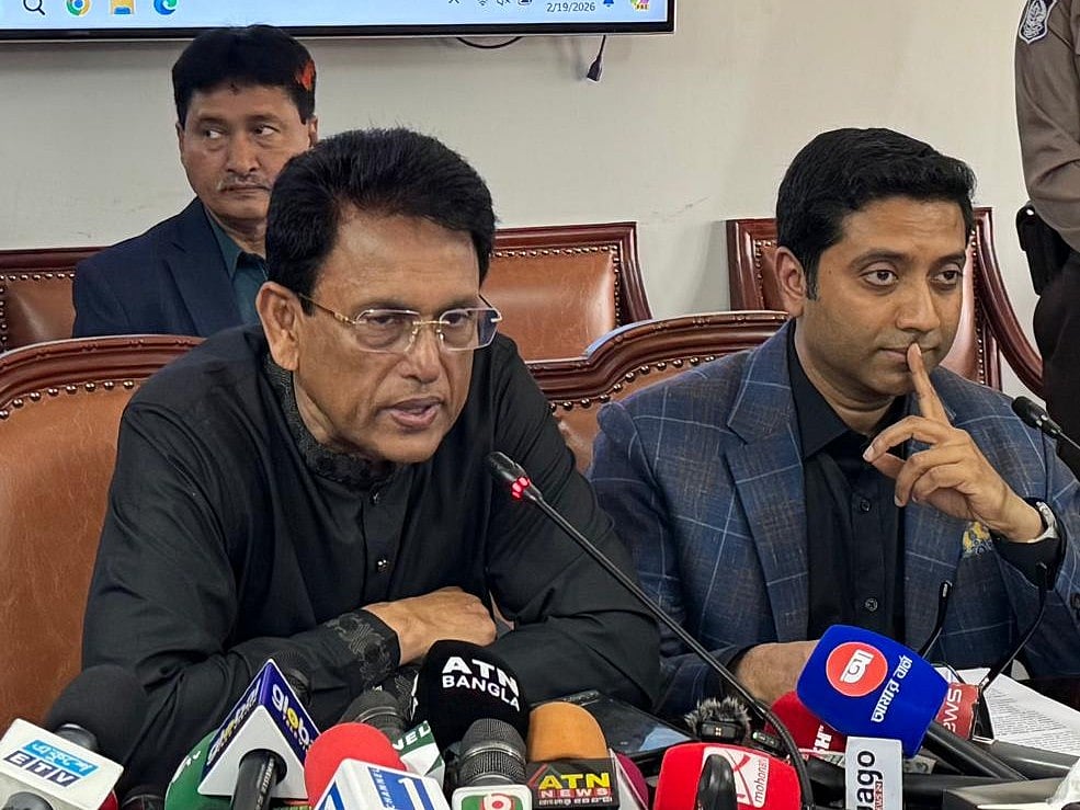 সংবাদ সম্মেলনে সাংবাদিকদের বিভিন্ন প্রশ্নের জবাব দেন নতুন শিক্ষামন্ত্রী আ ন ম এহসানুল হক মিলন। পাশে শিক্ষা প্রতিমন্ত্রী ববি হাজ্জাজ। সচিবালয়, ঢাকা ১৯ ফেব্রুয়ারি