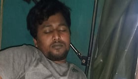 চট্টগ্রামে মুখোশ পরে এসে শ্রমিক দলের নেতাকে গুলি