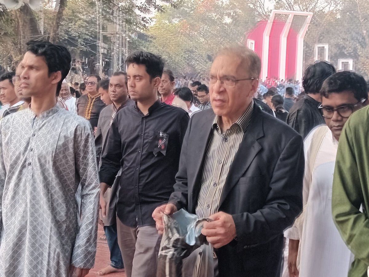 টিআইবির নির্বাহী পরিচালক ইফতেখারুজ্জামান। আজ শনিবার সকালে কেন্দ্রীয় শহীদ মিনারে