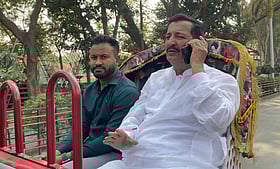 প্রটোকল ছেড়ে রিকশায় ঘুরলেন ভূমিমন্ত্রী, রাজশাহী সফরে অনুপস্থিত বিএনপির একাংশ