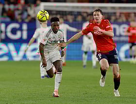 ১৫ বছর পর রিয়ালের যে হারে শীর্ষে ওঠার সুযোগ পেল বার্সা