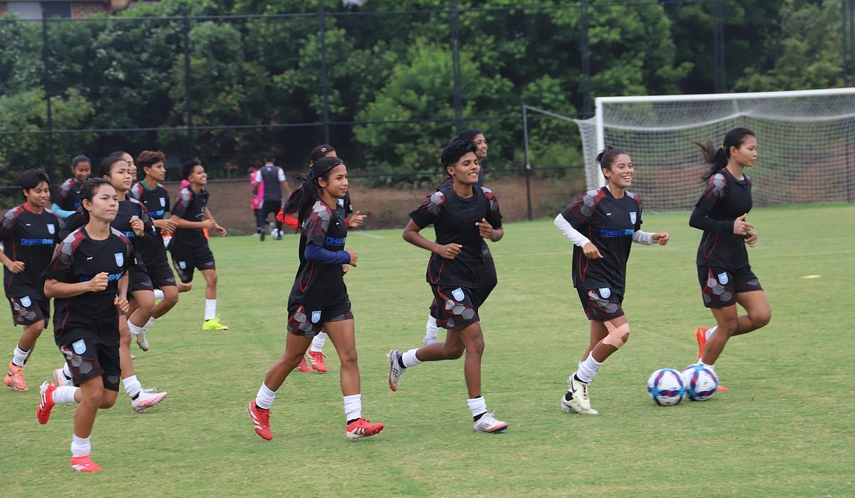সিডনিতে অনুশীলনে বাংলাদেশ নারী ফুটবল দল