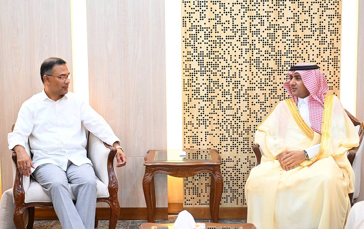 প্রধানমন্ত্রী তারেক রহমানের সঙ্গে আজ রোববার সৌজন্য সাক্ষাৎ করেন ঢাকায় নিযুক্ত সৌদি আরবের রাষ্ট্রদূত আবদুল্লাহ জাফর এইচ বিন আবিয়া