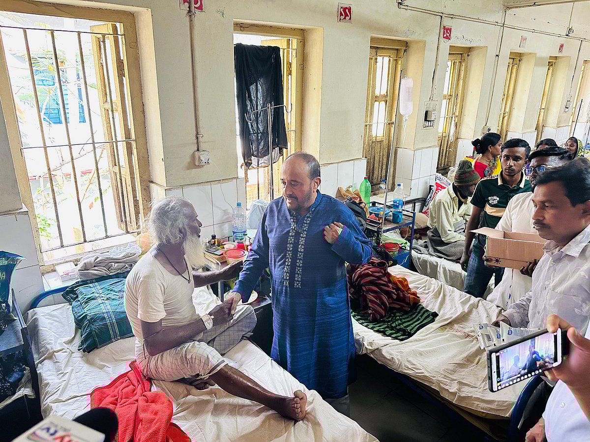 নিজ এলাকায় ফিরেই সরাসরি শ্রীমঙ্গল উপজেলা স্বাস্থ্য কমপ্লেক্সে সেবার মান দেখতে যান সংসদ সদস্য মুজিবুর রহমান চৌধুরী। রোববার দুপুরে