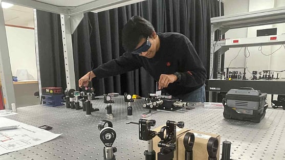 ইন্দোনেশিয়ার আজকা মৌওলা ইসকান্দার মুদা ইস্তাম্বুলের কোচ ইউনিভার্সিটিতে মাস্টার্স করছেন