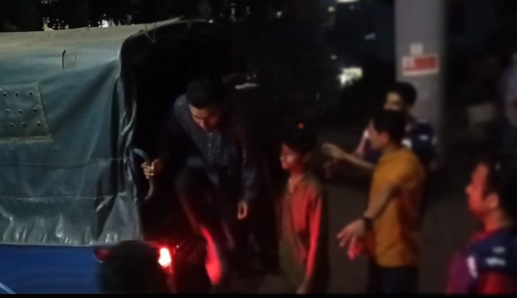 চাঁদপুর শহরের বিভিন্ন স্থানে অভিযান চালিয়ে পুলিশ ২১ জনকে আটক করে। গতকাল রোববার রাতে