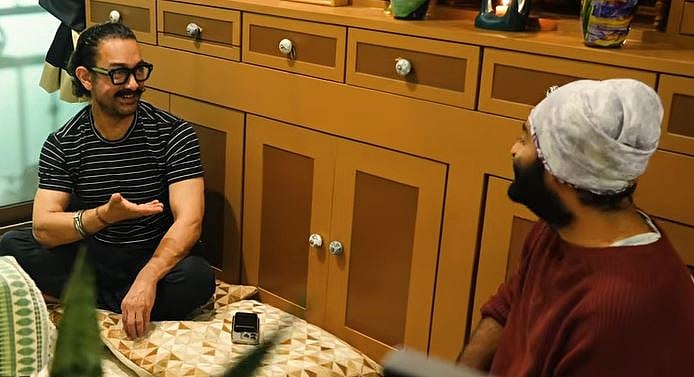 ‘এক দিন’ সিনেমার গান নিয়ে কথা বলছেন আমির খান ও অরিজিৎ সিং। ভিডিও থেকে