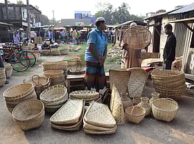 গৃহস্থালিতে যা লাগে, সবই মেলে মৌলভীবাজারের শতবর্ষী এই বাজারে