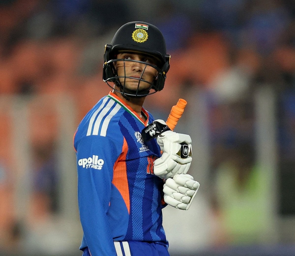 ছন্দে নেই অভিষেক