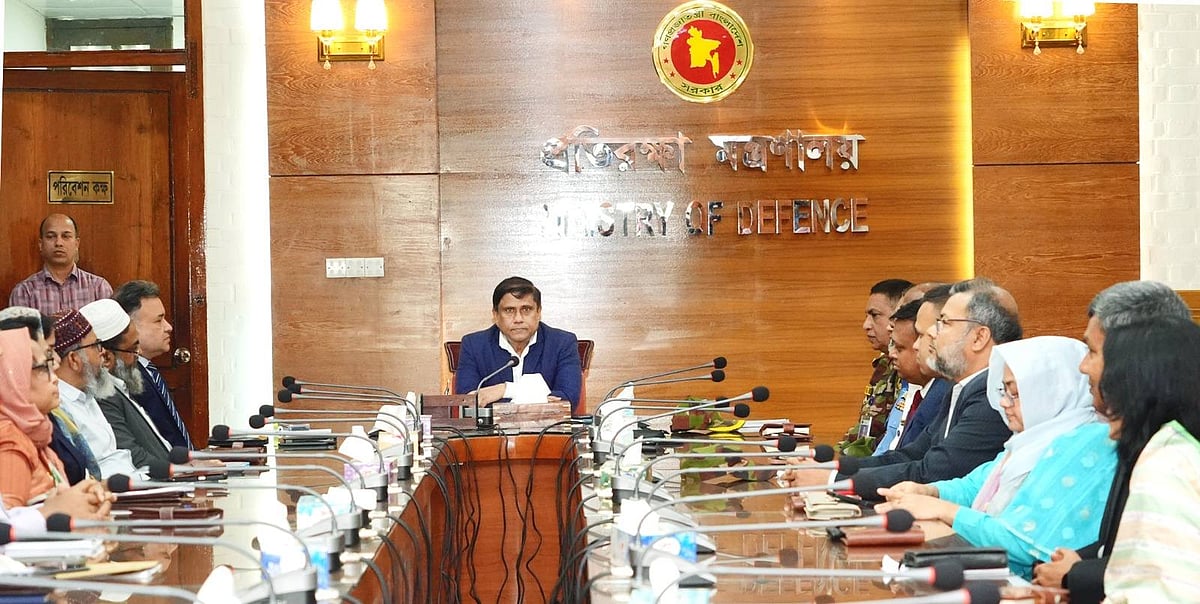 প্রধানমন্ত্রী তারেক রহমানের প্রতিরক্ষা উপদেষ্টা ব্রিগেডিয়ার জেনারেল (অব.) ড. এ কে এম শামসুল ইসলাম আজ রাজধানীর শেরেবাংলা নগরে অবস্থিত প্রতিরক্ষা মন্ত্রণালয় পরিদর্শন করেন