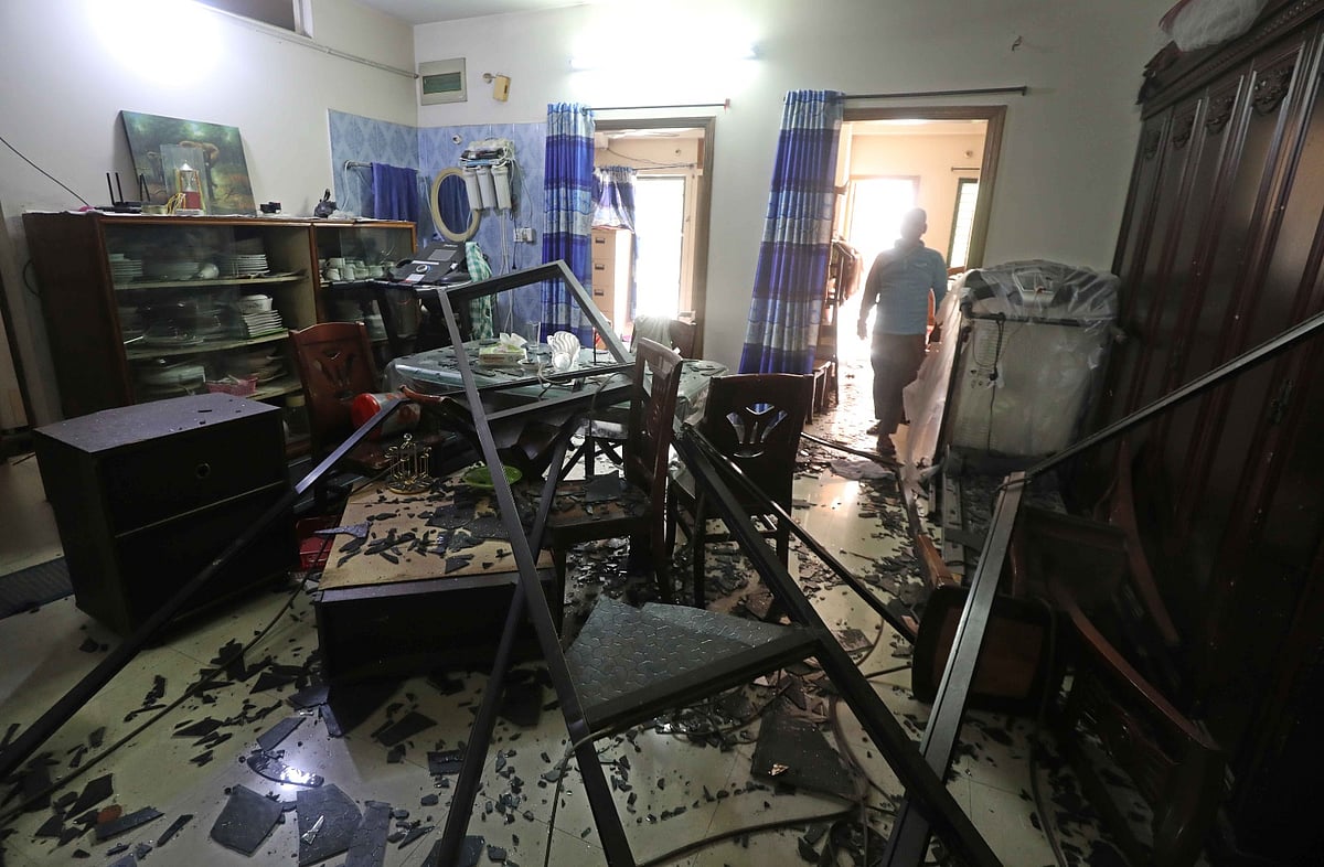 বিস্ফোরণে তছনছ হয়ে যায় ঘরের আসবাবপত্র