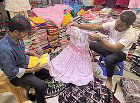কেরানীগঞ্জে পোশাকশিল্পে জমে উঠেছে ঈদের বেচাবিক্রি, লক্ষ্য ৭ হাজার কোটি টাকা