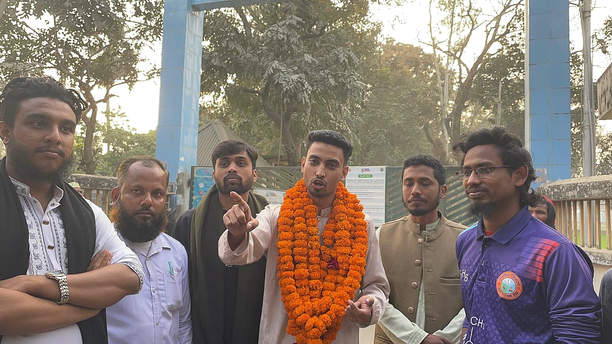 কারাগারে থাকা বৈষম্যবিরোধী ছাত্র আন্দোলনের নেতা হাসান জিহাদী জামিনে মুক্তি পেয়েছেন। আজ মঙ্গলবার বিকেলে কুড়িগ্রাম জেলা কারাগারের সামনে