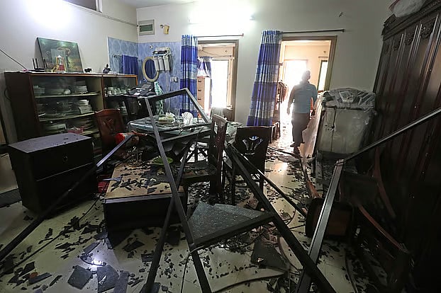 বিস্ফোরণে তছনছ হয়ে যায় ঘরের আসবাবপত্র