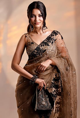 প্রেশার কুকার লুকে নাজিফা তুষি