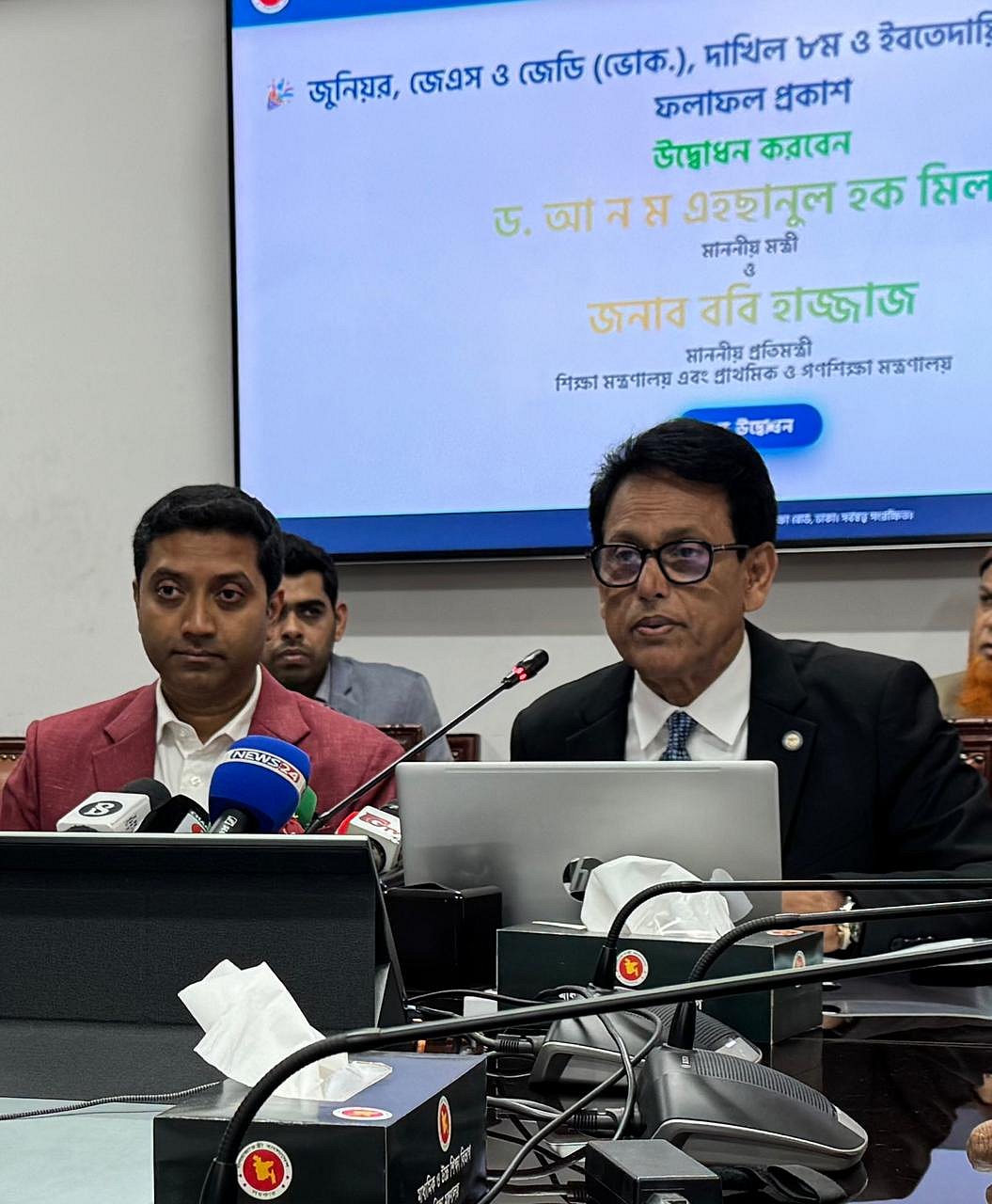 সচিবালয়ে সাংবাদিকদের সঙ্গে কথা বলেন নতুন শিক্ষামন্ত্রী আ ন ম এহছানুল হক মিলন