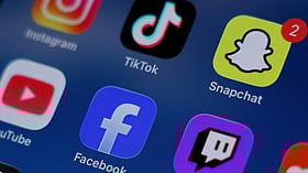 সামাজিক যোগাযোগমাধ্যমে অংশগ্রহণ কমছে প্রাপ্তবয়স্কদের, কারণ কী