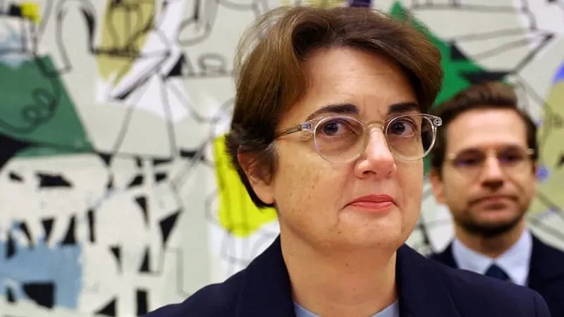 ল্যুভরের দুই শ বছরের বেশি ইতিহাসে লরেন্স দে কার্স প্রথম নারী, যিনি জাদুঘরটির নেতৃত্বে এসেছিলেন