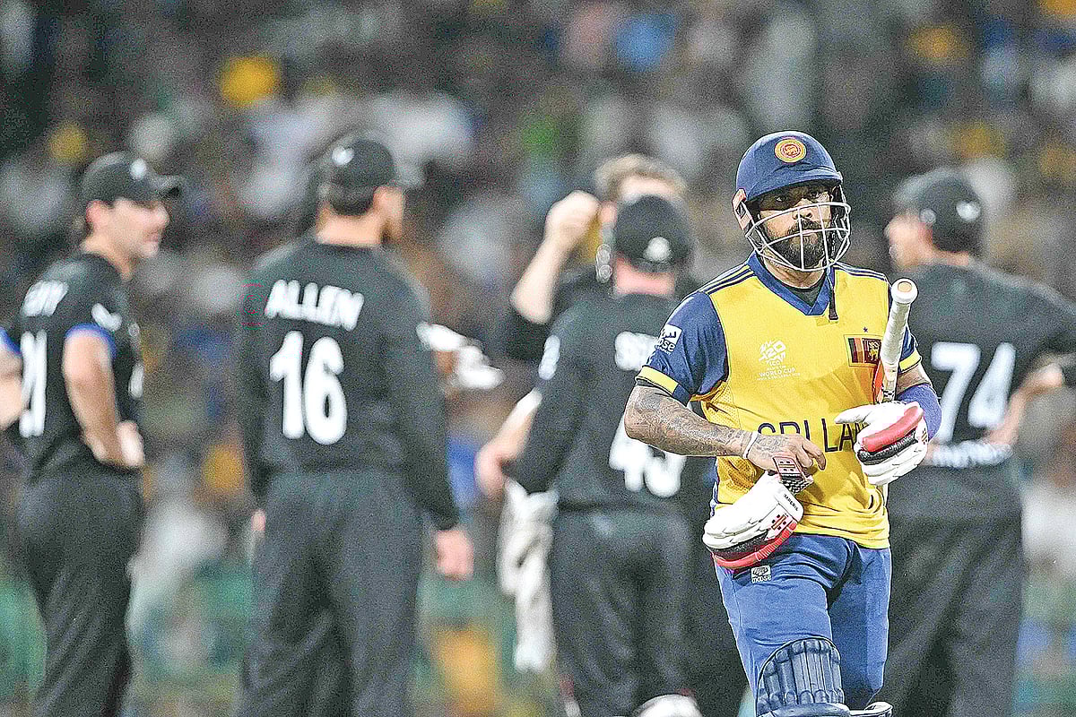 কুশল মেন্ডিসের ড্রেসিংরুমে ফেরাটাই যেন শ্রীলঙ্কার পুরো ইনিংসের প্রতিচ্ছবি