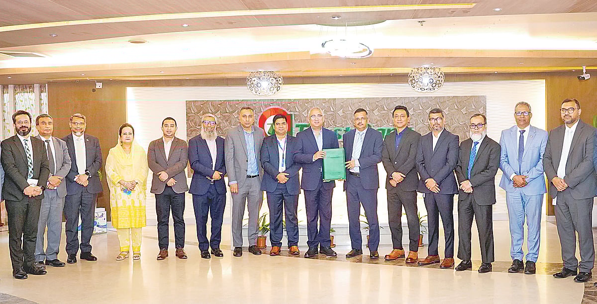 দ্বিপক্ষীয় এক সভায় ট্রাস্ট ব্যাংকের এমডি ও সিইও আহসান জামান চৌধুরী, ডিএমডি আখলাসুর রহমান ভূইয়া ও মো. কামাল হোসেন সরকার এবং গ্রামীণফোনের সিইও ইয়াসির আজমানসহ উভয় প্রতিষ্ঠানের ঊর্ধ্বতন কর্মকর্তারা। সম্প্রতি ঢাকায় ট্রাস্ট ব্যাংকের প্রধান কার্যালয়ে