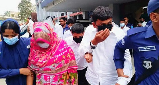 কিশোরগঞ্জ জেলা প্রশাসকের কার্যালয়ে আজ বুধবার মৌখিক পরীক্ষার সময় ৯ জনকে আটক করা হয়