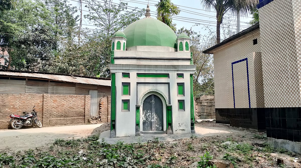 গাইবান্ধার পলাশবাড়ী পৌরসভার নুনিয়াগাড়ি এলাকার ঐতিহাসিক ছোট মসজিদ