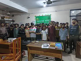 রাতে ঢাকার মোহাম্মদপুর–আদাবরে পুলিশের ৪ ঘণ্টার ‘অভিযান’, আটক ১০০