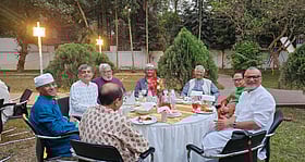 অধ্যাপক ইউনূসসহ সাবেক উপদেষ্টারা ছিলেন ফাওজুল কবিরের বাসার ইফতারে