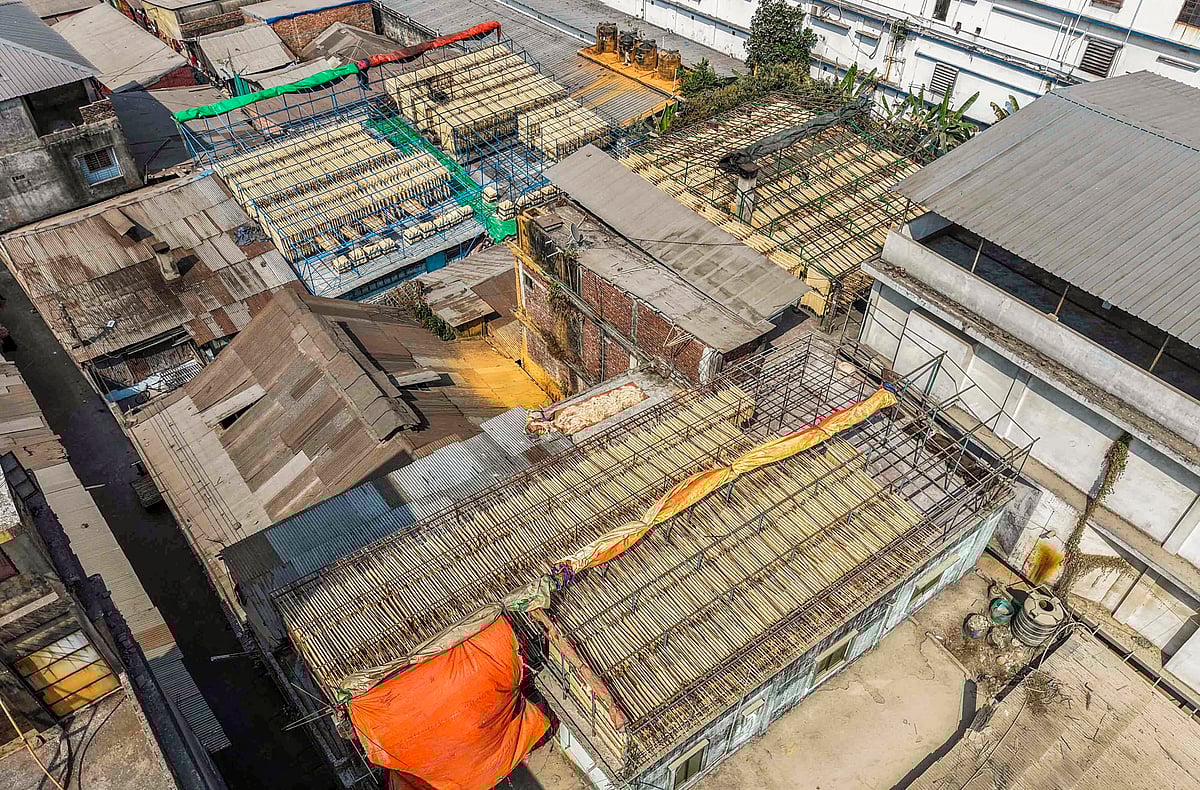 সেমাই তৈরির ব্যস্ততা