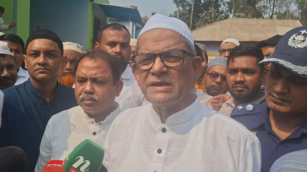 ঠাকুরগাঁওয়ে হাজীপাড়া হাফেজিয়া মাদ্রাসা ও লিল্লাহ বোডিংয়ের বহুতল ভবনের ভিত্তিপ্রস্তর স্থাপন শেষে কথা বলেন মির্জা ফখরুল ইসলাম আলমগীর। আজ শুক্রবার