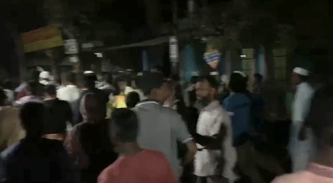 সালথায় সরকারি জমি দখলকে কেন্দ্র করে দুই পক্ষের সংঘর্ষে অন্তত ১৫ জন আহত হয়েছেন। গতকাল শুক্রবার রাতে