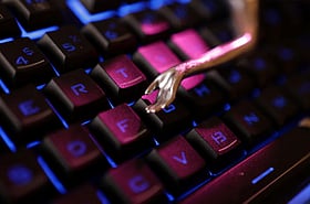 ডিপফেক: কৃত্রিম বুদ্ধিমত্তায় বানানো ভুয়া ছবি ও ভিডিওর ফাঁদে আমরা কতটা নিরাপদ