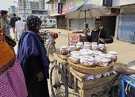 নওগাঁয় ইফতারের ঐতিহ্য টক দইয়ের ঘোল