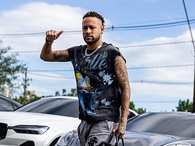 নেইমারের জন্য সতর্কবার্তা: ‘শুধু নামের জোরে ব্রাজিল দলে ডাক পাওয়া যাবে না’