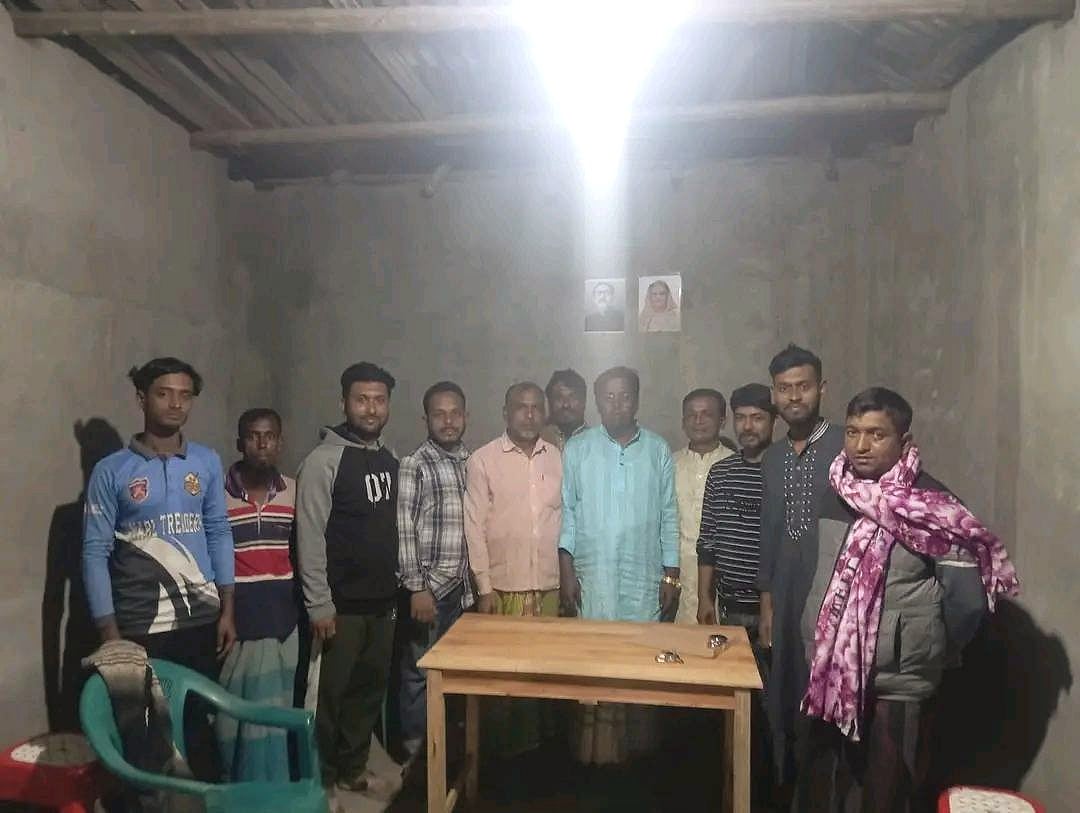 সামাজিক যোগাযোগমাধ্যমে ফেসবুকে এই ছবি পোস্ট করে কার্যালয় উদ্বোধনের দাবি করা হয়। তবে কোথায় সেটা উল্লেখ করা হয়নি