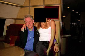 এপস্টিন কেলেঙ্কারি: হট টাবে আরেক নারীর সঙ্গে ছবি নিয়ে প্রশ্নে কী বললেন বিল ক্লিনটন