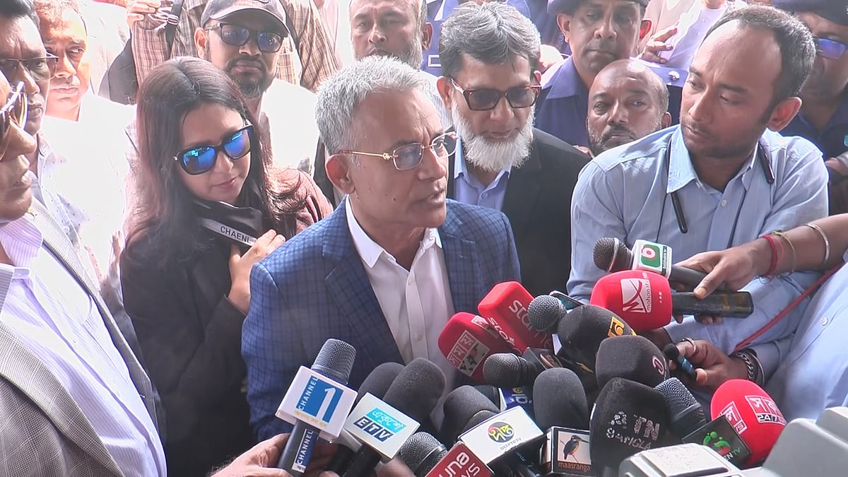 নারায়ণগঞ্জের শীতলক্ষ্যা নদী ও বন্দরে পরিদর্শন শেষে সাংবাদিকদের সঙ্গে কথা বলেন সড়ক পরিবহন ও সেতু, রেলপথ এবং নৌপরিবহন মন্ত্রণালয়ের মন্ত্রী শেখ রবিউল আলম। আজ শনিবার