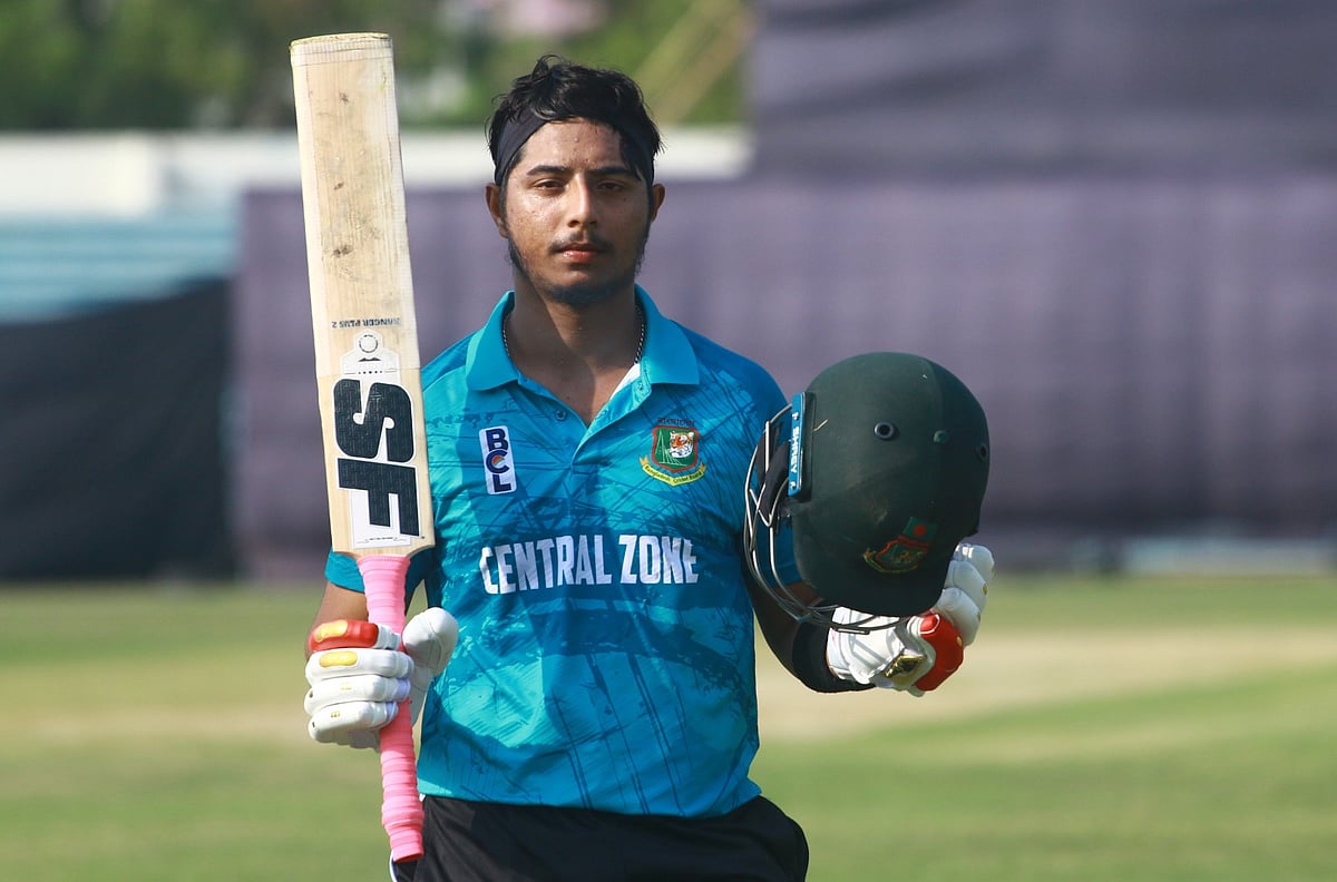 সেঞ্চুরি করেছেন জিসান আলম