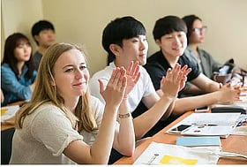 ফ্রান্সে পড়তে চান? খরচ, টিউশন ফি ও শীর্ষ বিশ্ববিদ্যালয় সম্পর্কে জেনে নিন সব তথ্য