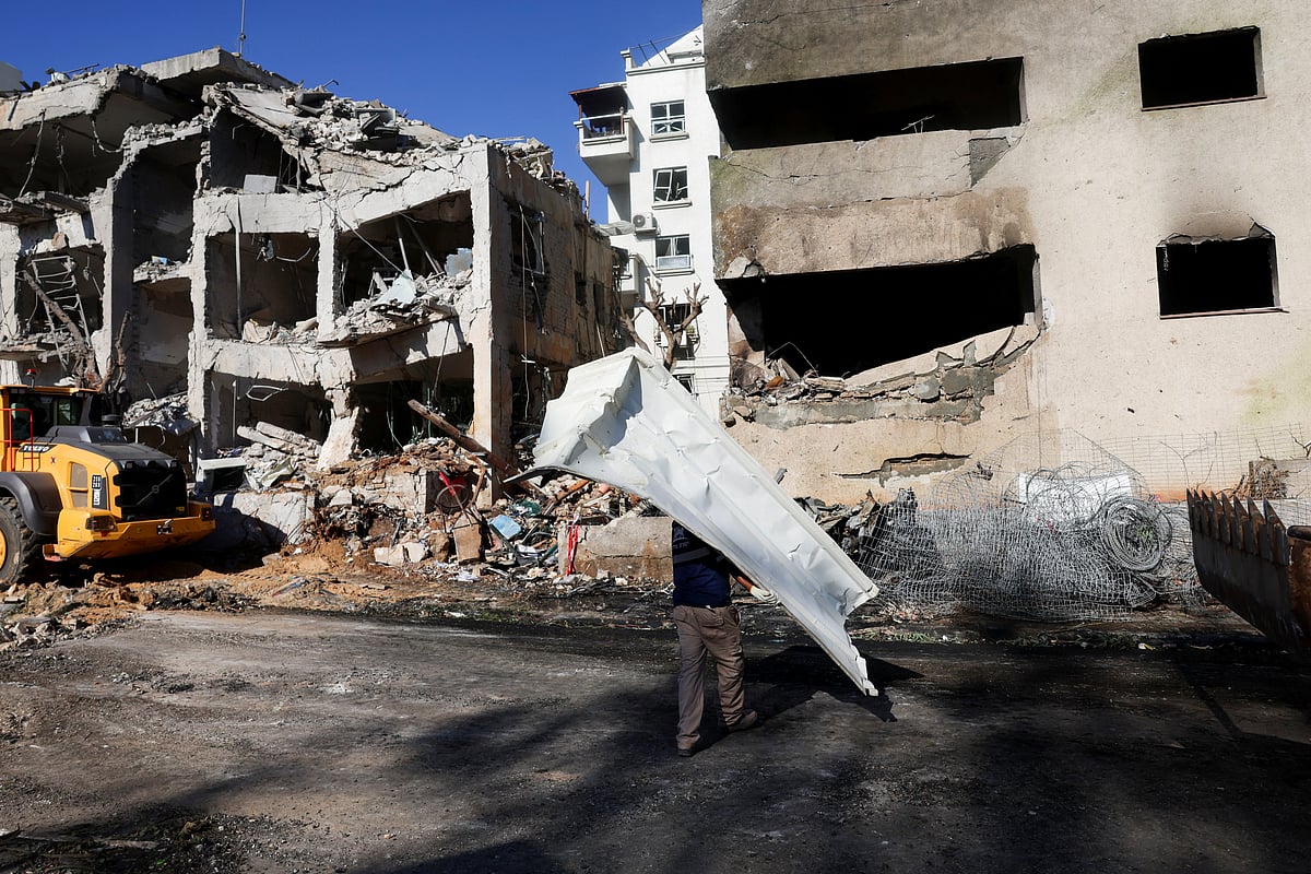 ইরানে হামলা ও দেশে দেশে বিক্ষোভ