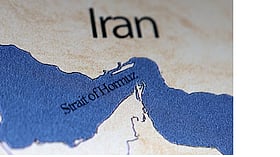 হরমুজ প্রণালিতে জাহাজ চলাচল বন্ধের প্রভাব হবে মারাত্মক