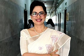 বয়ঃসন্ধিকালে ছেলেমেয়েরা নিজের মতামতকে সঠিক মনে করে।