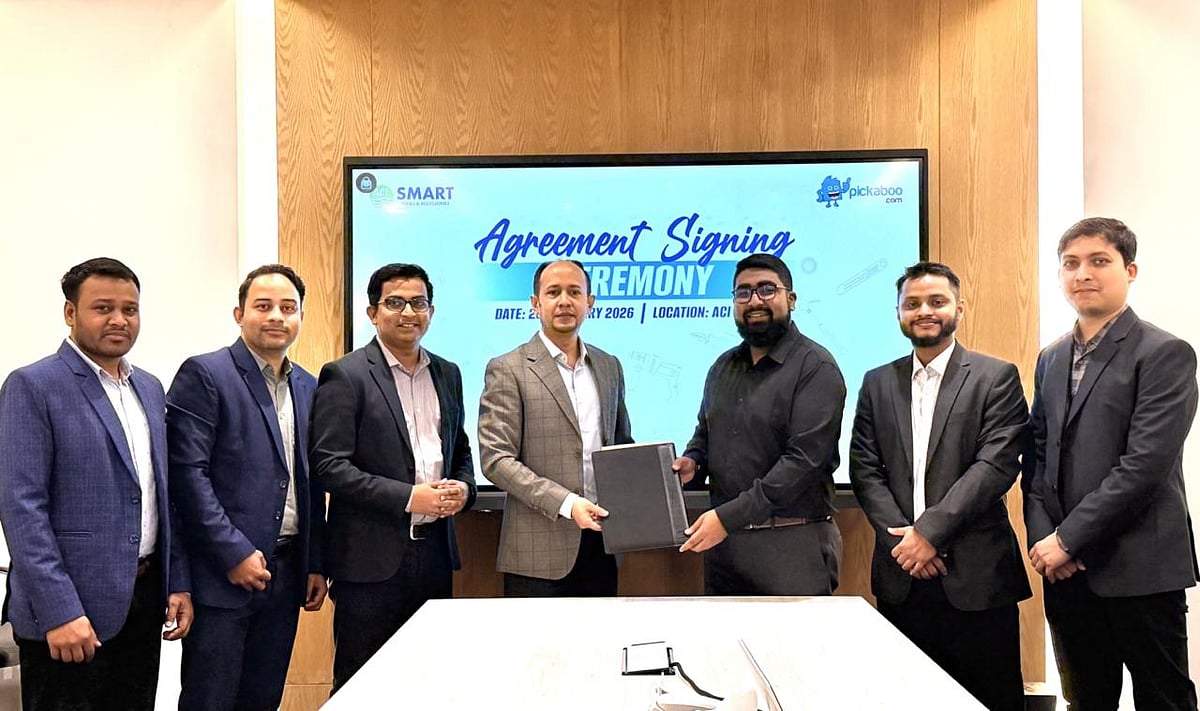 এসিআই সেন্টারে আয়োজিত চুক্তি স্বাক্ষর অনুষ্ঠানে এসিআই মোটরস লিমিটেড ও পিকাবু ডটকমের ঊর্ধ্বতন কর্মকর্তারা