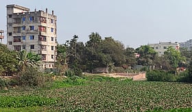 কিশোরগঞ্জে নরসুন্দা নদীর মাঝখানে সীমানাপ্রাচীর, বহুতল ভবন নির্মাণের উদ্যোগ